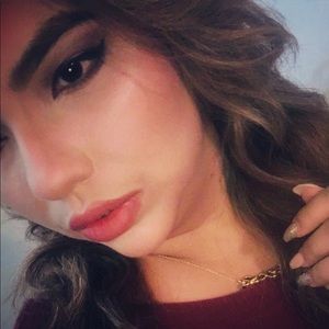 Meet your Posher, Leslie